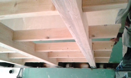 سقف کاذب چوبی ، سقف تیر و تیرچه چوب و فلز , نمونه کار مهندس درویش کوچه طوس که توسط گروه صنایع چوب فن و هنر اجرا شد