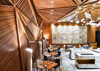 دکوراسیون چوبی رستوران ، طراحی با چوبهایی شبیه به لمبه