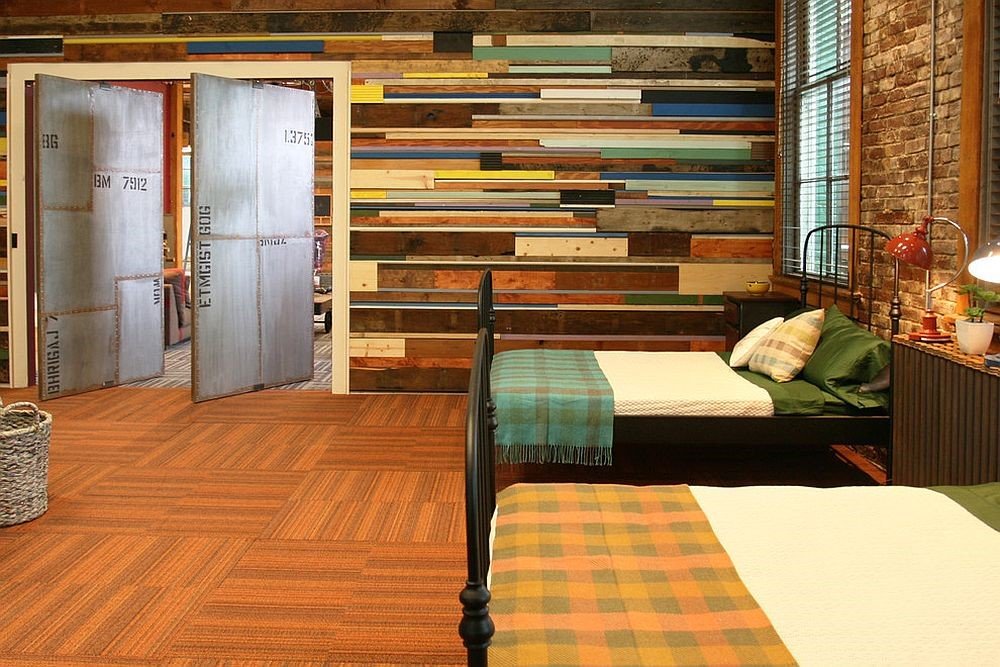 25 اتاق خواب با دیوارهای چوبی اصلاح شده