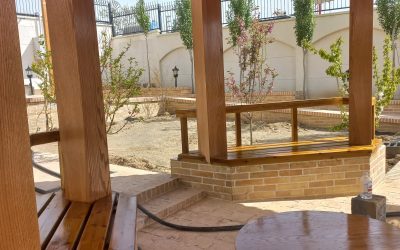اجرای نیمکت آلاچیق با چوب ترمووود و اسکلت فلزی