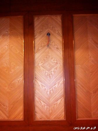 درب چوبی هتل بزرگ شیراز