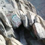 غار حرا در کوه نور، جایی که مسلمانان باور دارند که محمد نخستین وحی را دریافت کرده‌است.