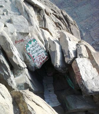 غار حرا در کوه نور، جایی که مسلمانان باور دارند که محمد نخستین وحی را دریافت کرده‌است.