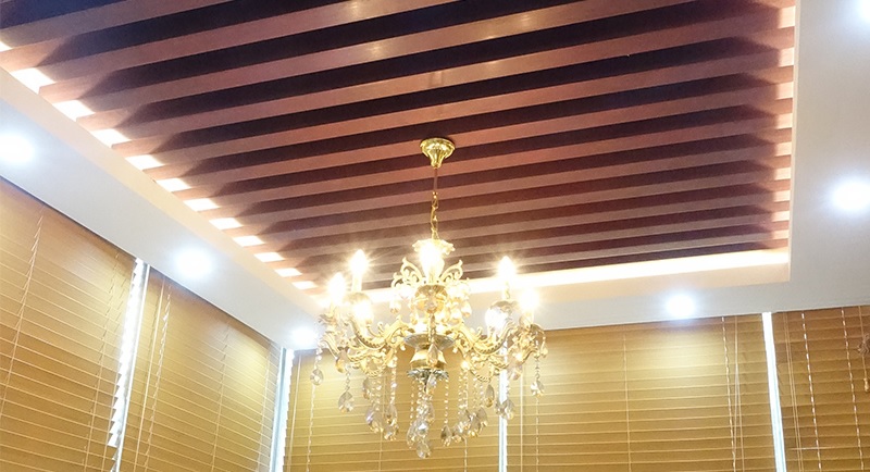 سقف چوبی با نورپردازی