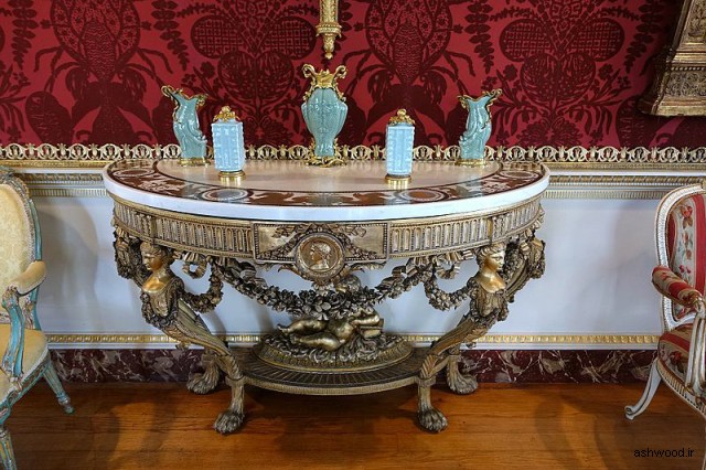 میز کنسول و آینه (یکی از یک جفت) ج. 1779 ، تخته سنگ مروارید با روکش مرمر و گلدان - گالری - خانه هاروود
