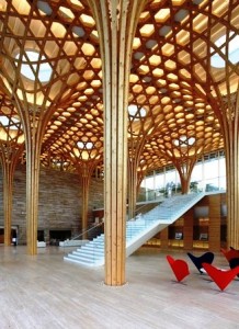 معماری شهری سقف مشبک چوبی اثر هنری چوب