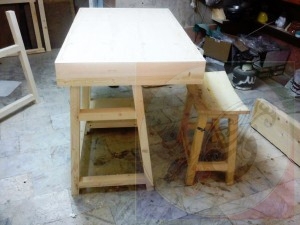 میز و صندلی چوبی دکوراسیون چوبی اتاق مطلعه