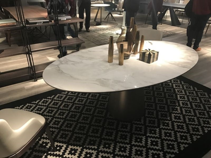 میز ناهار خوری چوبی بیضی شکل تک پایه