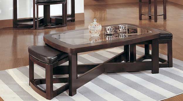 میز چوبی وسط