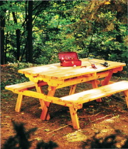 میز چوبی تاشو مناسب حیاط و پیکنیک
