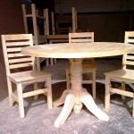 میز گرد چوبی سبک اسپانیایی