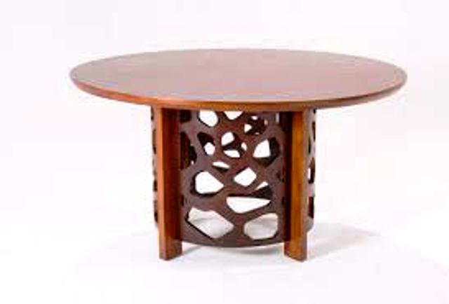 میز گرد چوبی سبک اسپانیایی
