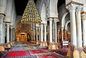 نمایی داخلی از مسجد جامع قیروان در تونس.