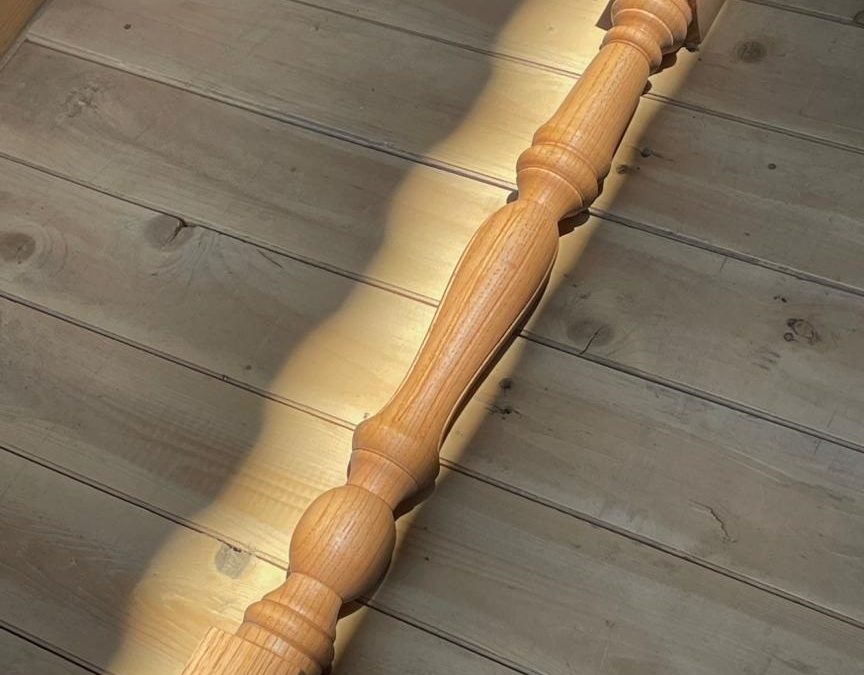 پایه نرده چوبی مدل جامی شیار دار چوب بلوط