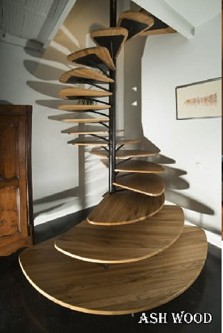 پله مارپیچی چوبی
