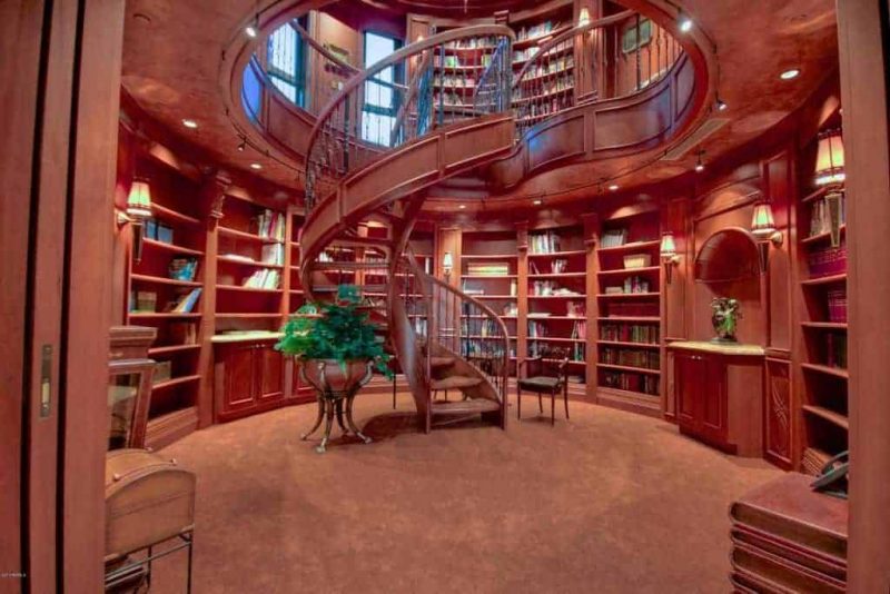کتابخانه دو طبقه