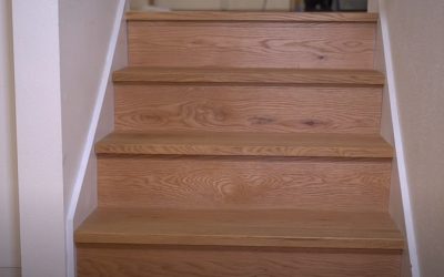 کف پله چوب مهندسی لایی بلوط: ترکیبی از زیبایی، دوام و مقرون به صرفه بودن