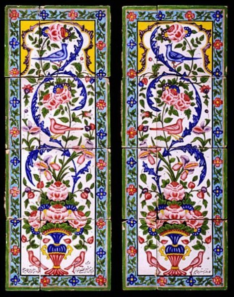 دو باریکه کاشی از جنس سفال، رنگ آمیزی شده (طرح گل و مرغ) با لعاب رنگی بر روی لعاب سفید متعلق به نیمه نخست سده ۱۹ میلادی