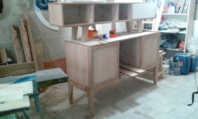 کنسول چوبی و میز تلویزیون چوبی در حال ساخت در کارگاه فن و هنر ایران زمین