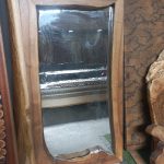 قاب آینه ساخته شده از اسلب چوبی: زیبایی طبیعی در دکوراسیون منزل شما